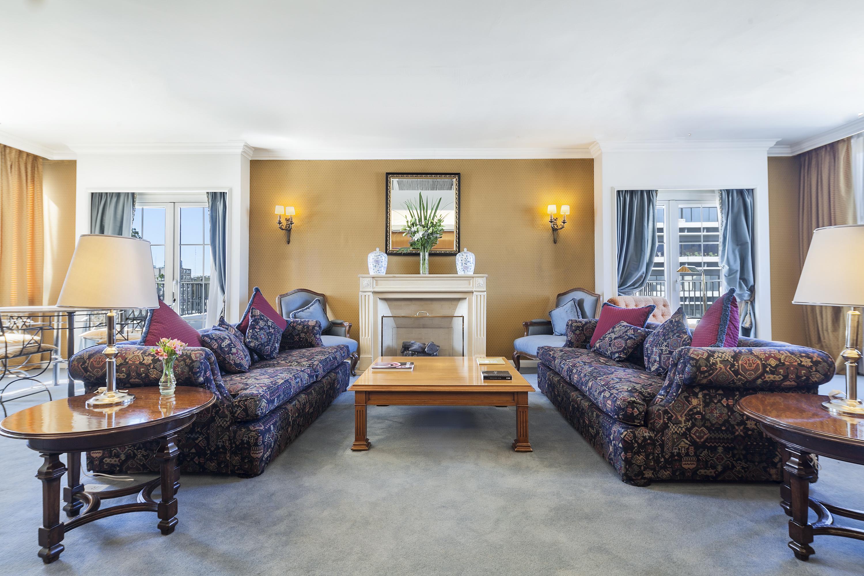 Claridge Hotel Μπουένος Άιρες Εξωτερικό φωτογραφία The living room of a suite at the Mandarin Oriental, Munich