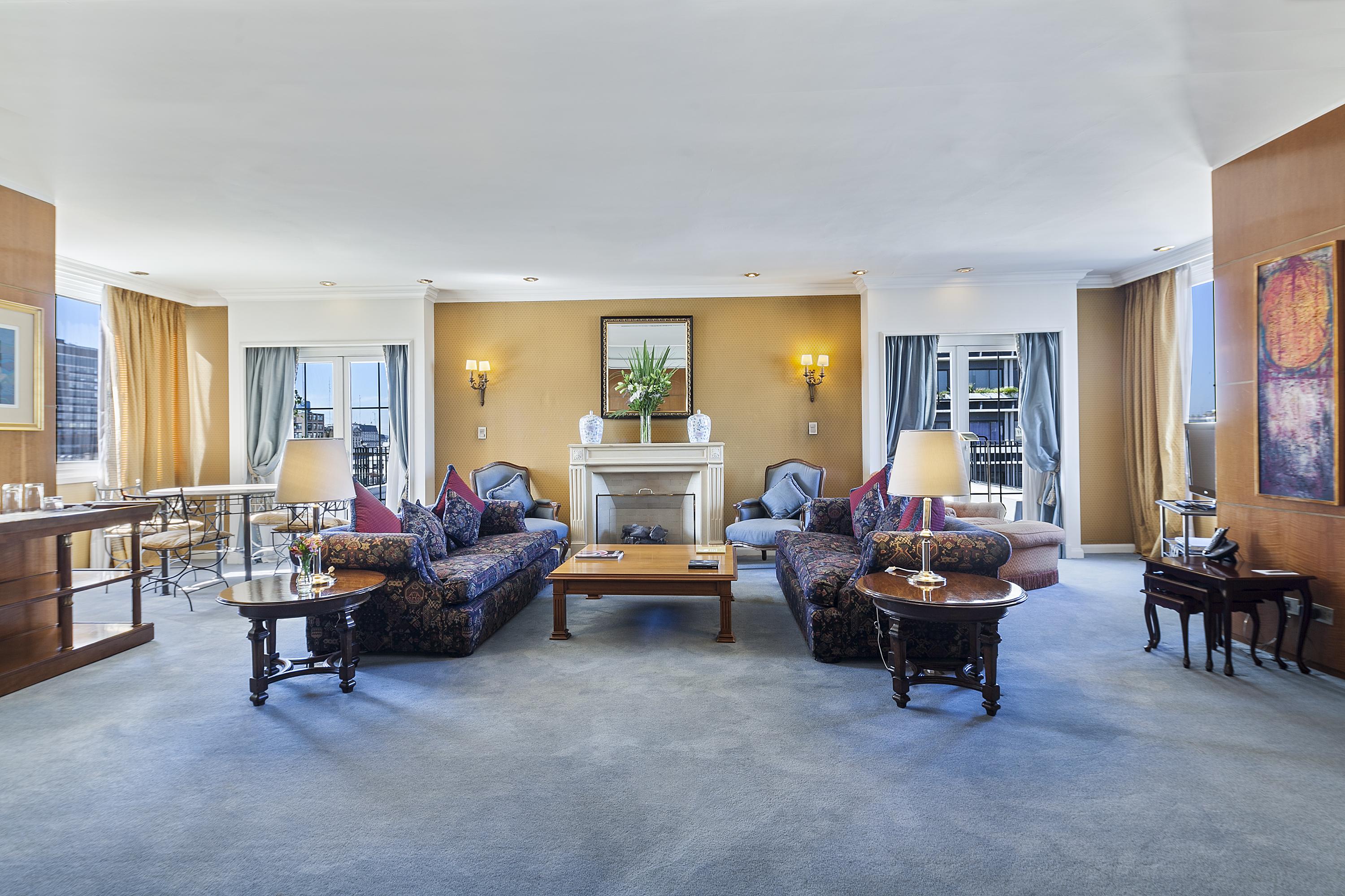 Claridge Hotel Μπουένος Άιρες Εξωτερικό φωτογραφία The living room of a suite at the Waldorf Astoria Berlin