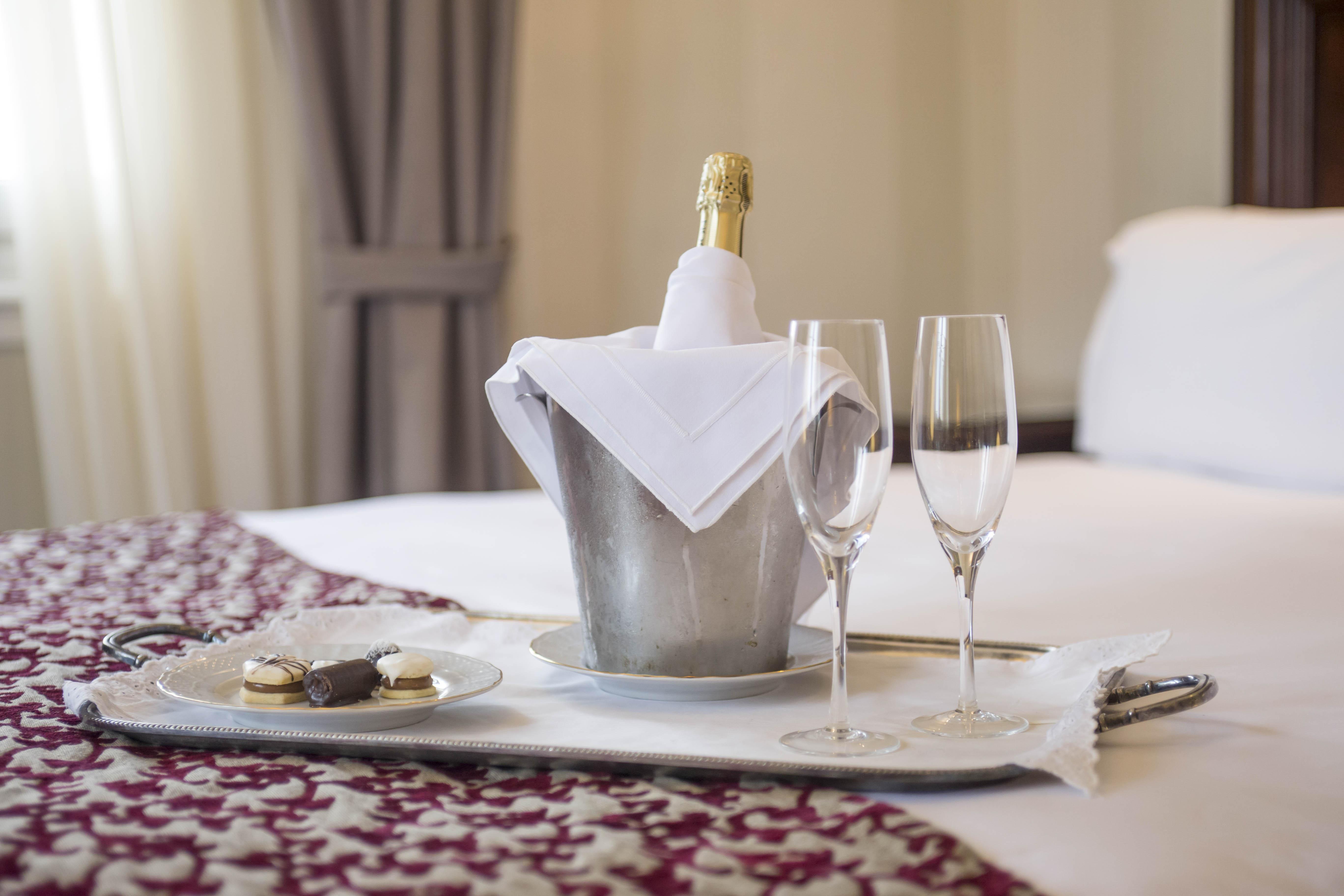 Claridge Hotel Μπουένος Άιρες Εξωτερικό φωτογραφία Champagne in a cooler