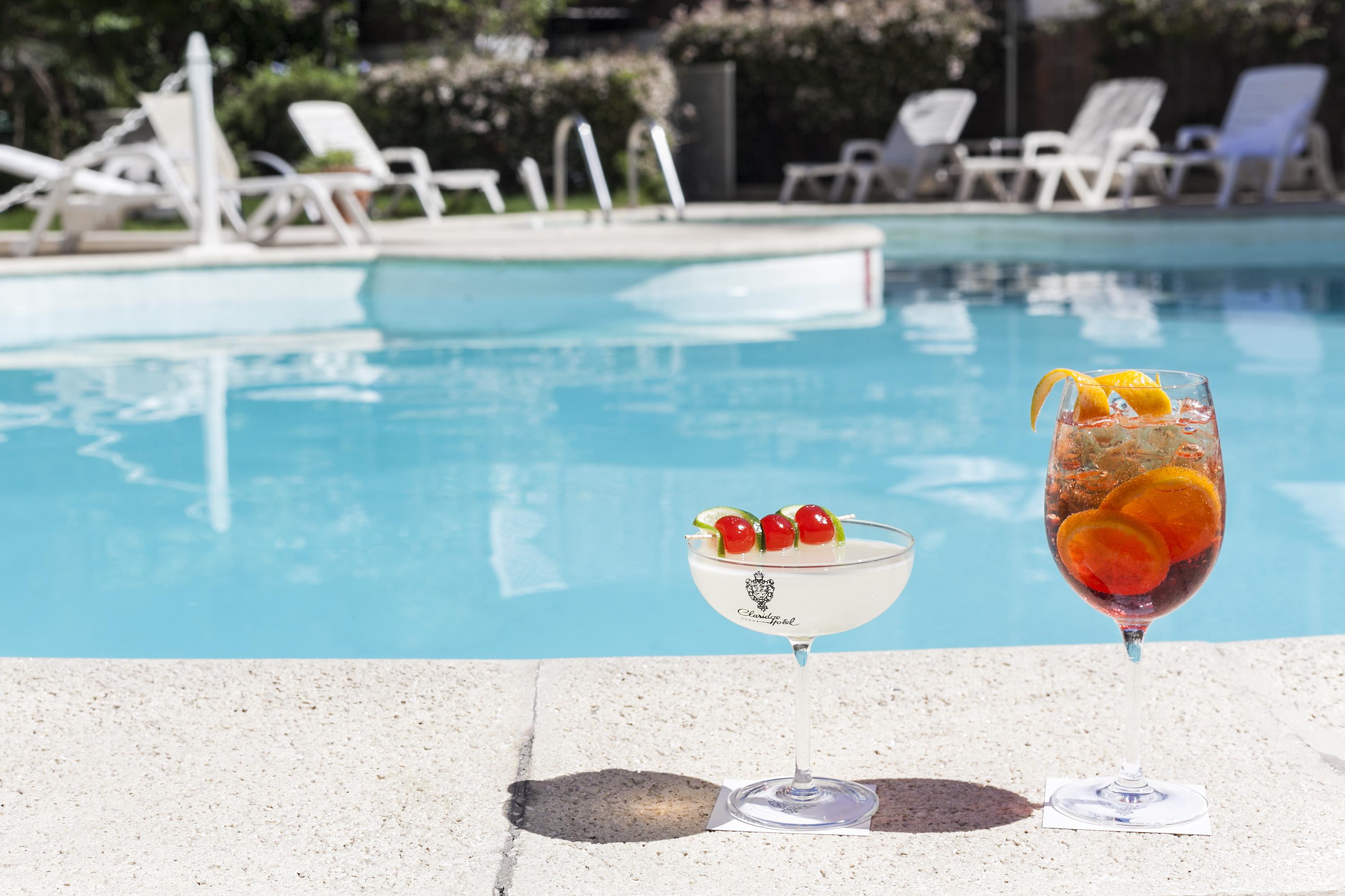 Claridge Hotel Μπουένος Άιρες Εξωτερικό φωτογραφία A poolside cocktail